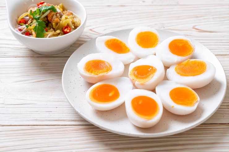 telur rebus sarapan sehat, manfaat telur rebus ibu hamil, protein untuk ibu menyusui, sarapan rendah kalori ibu muda, makanan sehat pagi hari, telur rebus untuk diet